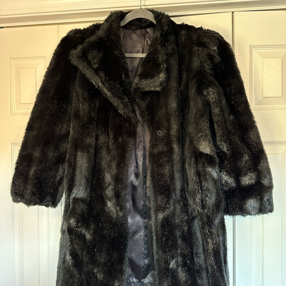 Vintage 80s Elegant Black Faux Fur Coat